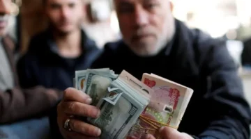 تذبذب سعر الدولار في العراق وسط حالة من الحذر داخل السوق السوداء